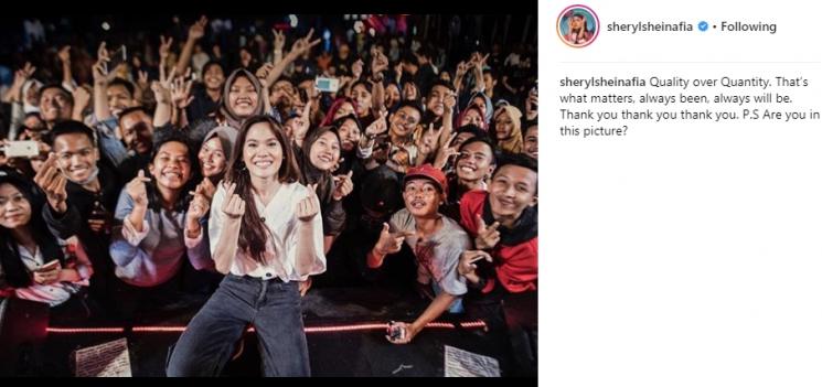 Aksi Sheryl Sheinafia di atas panggung. (Instagram/@sherylsheinafia)