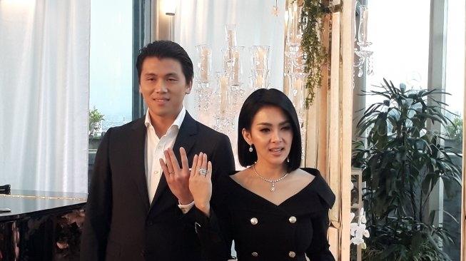 Syahrini dan Reino Barack (Suara.com/Ismail)