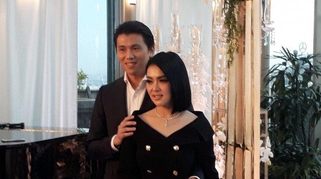 Syahrini dan Reino Barack (Suara.com/Ismail)