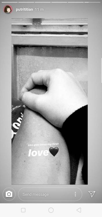 Unggahan Putri Titian saat ayahnya meninggal (Instagram/@putrititian)
