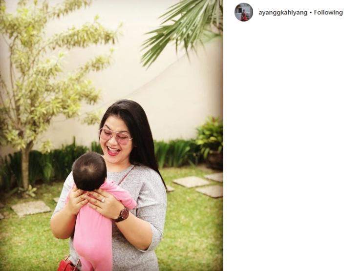 Kahiyang Ayu dan Sedah Mirah. (Instagram/@ayanggkahiyang)