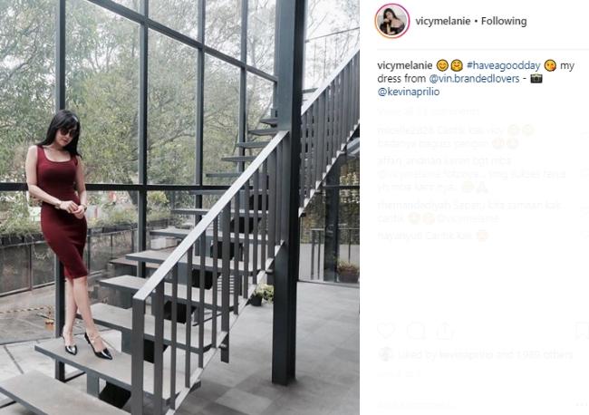 Tampilan simpel ala Vicy Melanie. (Instagram/@vicymelanie)