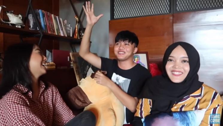 Rizky Febian menceritakan momennya saat jadian. (Youtube/@PutriDelina)