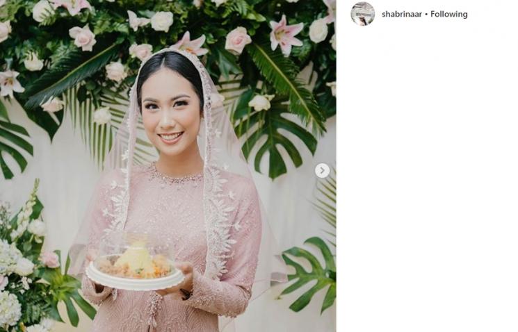 Momen pengajian Shabrina Ayu jelang menikah dengan Ryuji Utomo. (Instagram/@shabrinaar)