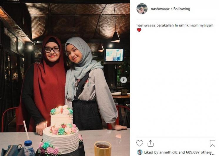 Nashwa Zahira dan ibunda. (Instagram/@nashwaaaz)