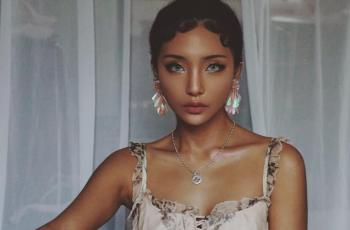 Jella, Beauty Vloger Asal Korea Ini Tetap Menarik dengan Kulit Gelap