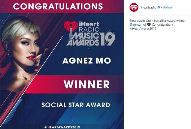 Agnez Mo memenangkan Social Star Award. (Instagram/@iheartradio)