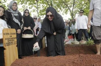 5 Potret Kenangan Eddies Adelia dan Ayahnya sebelum Meninggal
