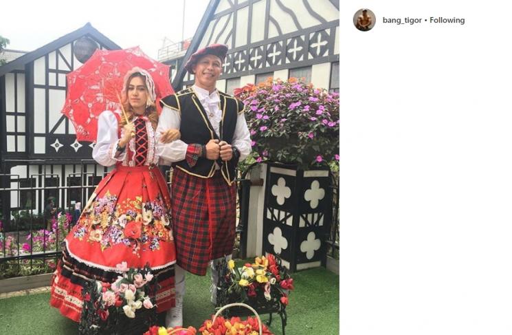 Bang Tigor dan pacar barunya. (Instagram/@bang_tigor)