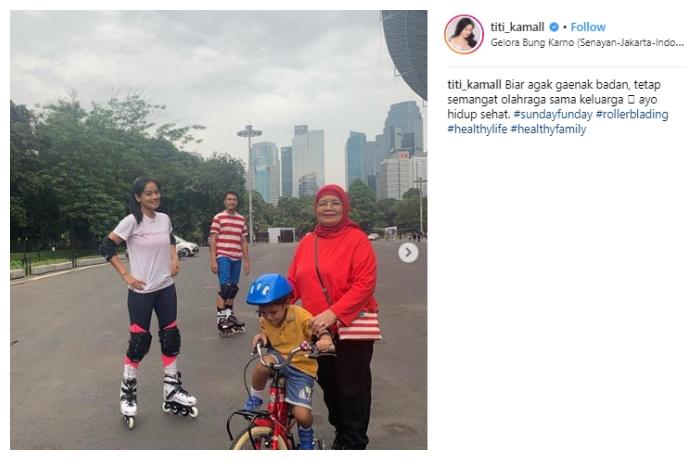 Titi Kamal, Christian Sugiono dan Arjuna. (Instagram/@titi_kamall)