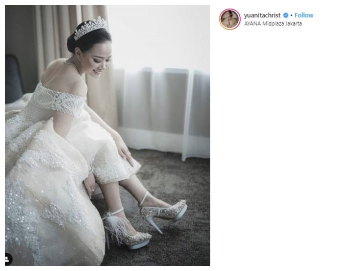 Penampilan Yuanita Christiani saat resepsi. (Instagram/@yuanitachrist)