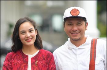 Viral! Foto Chelsea Islan Naik MRT Bareng Jokowi
