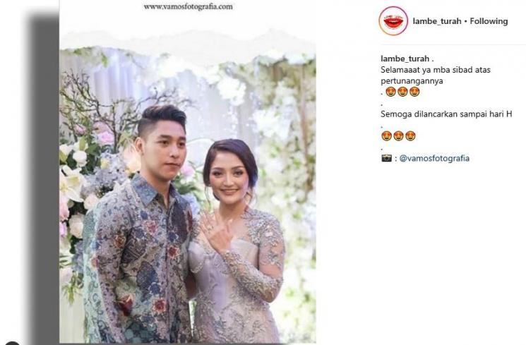 Siti Badriah dan Tunangannya (Instagram/@lambe_turah)