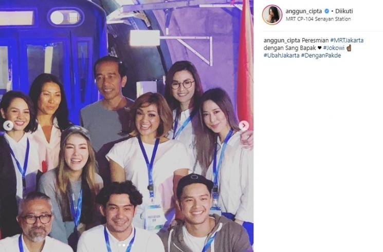 Anggun C Sasmi ikut ramaikan peresmiaan MRT Jakarta. (Instagram/@anggun_cipta)