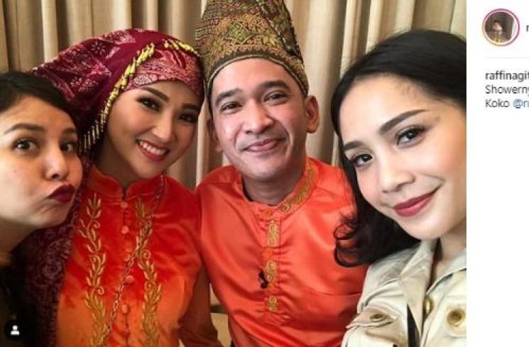 Sarwendah gelar acara Baby Shower bertemakan Jambi. (Instagram/@raffinagita1717)