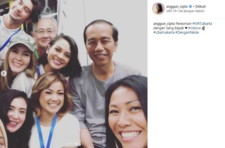 Anggun C Sasmi ikut ramaikan peresmiaan MRT Jakarta. (Instagram/@anggun_cipta)