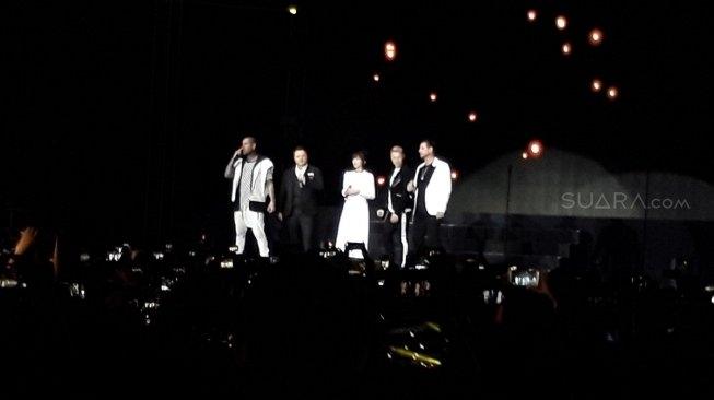 Konser perpisahan Boyzone di Tennis Indoor Senayan, Minggu (24/3/2019). [Ismail/Suara,com]