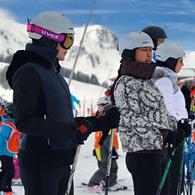 Luna Maya berseragam ski. [Instagram]