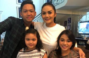 Tolak Diajak Tinggal Serumah Krisdayanti, Aurel Hermansyah Ungkap Alasannya