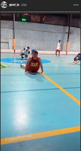 Gisella Anastasia temani Wijin berlatih basket. [Instagram]