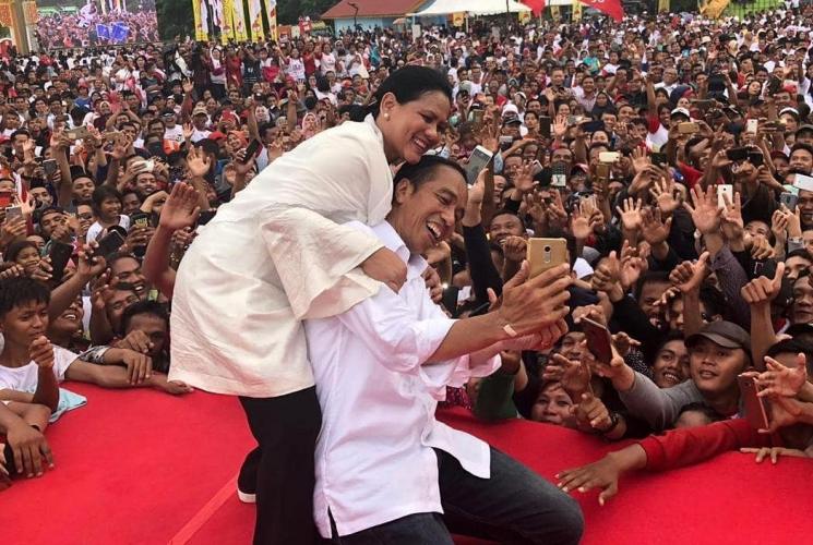 Jokowi dan Iriana Jokowi saat kampanye. [Instagram]