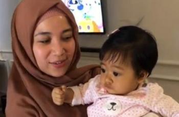 Kaya Mama Sendiri, Gemesnya 4 Potret Sedah Mirah Diemong Chacha Frederica