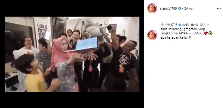 Ria Ricis rayakan 12 juta subscriber channel YouTube-nya. (Instagram/@riaricis1795)
