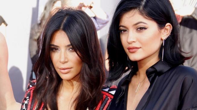 Kim Kardashian dan Kylie Jenner (Shutterstock)