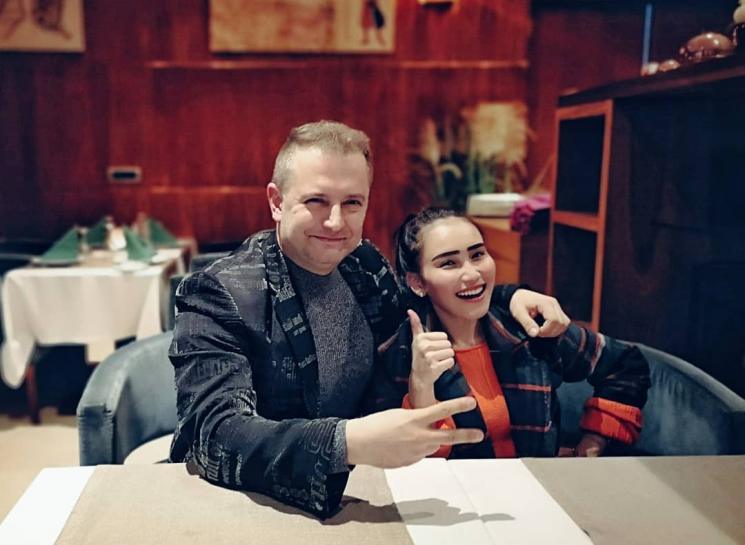Ender Cabuker peluk Ayu Ting Ting. [Instagram]