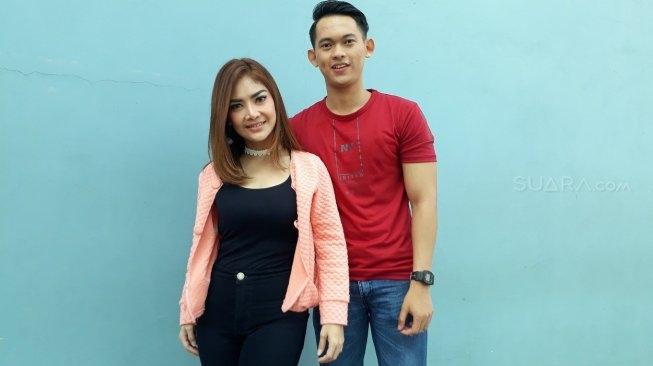 Irfan Sbaztian dan Irma Darmawangsa (Sumarni/Suara.com)