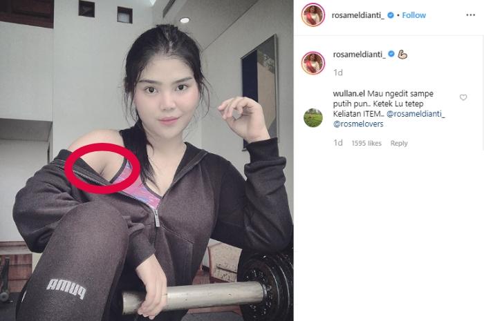 Bagian ketiak Rosa Meldianti jadi sorotan. (Instagram/@rosameldianti_)