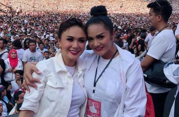 Selfie Berdua, Yuni Shara Dibilang Lebih Muda dari Krisdayanti