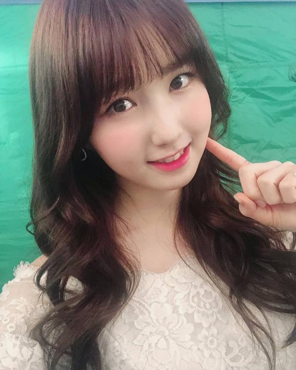 Hitomi IZ*ONE (Instagram/@official_izone)