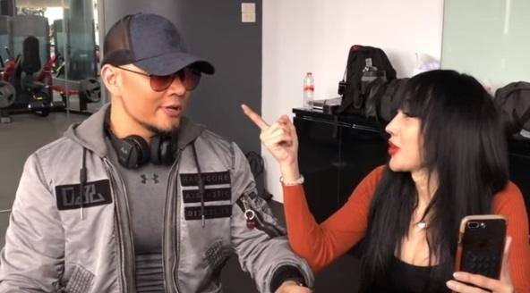 Lucinta Luna labrak Deddy Corbuzier. [capture YouTube]
