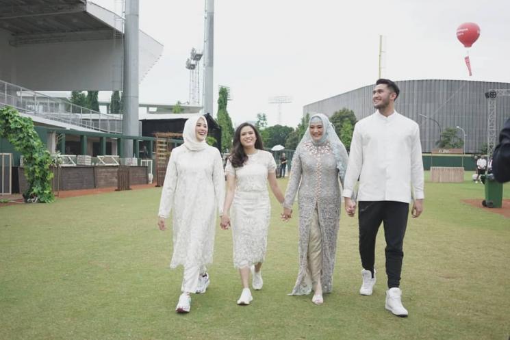 Anak posting foto pernikahan janda Sys NS di Instagram.