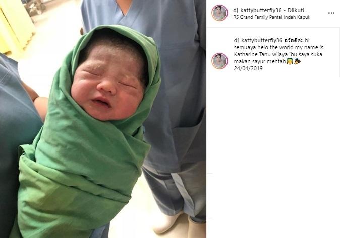 DJ Butterfly melahirkan. (Instagram/@dj_kattybutterfly36)