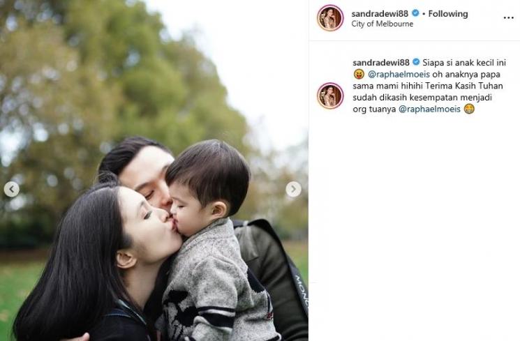 Sandra Dewi dan Keluarganya (Instagram/@sandradewi88)