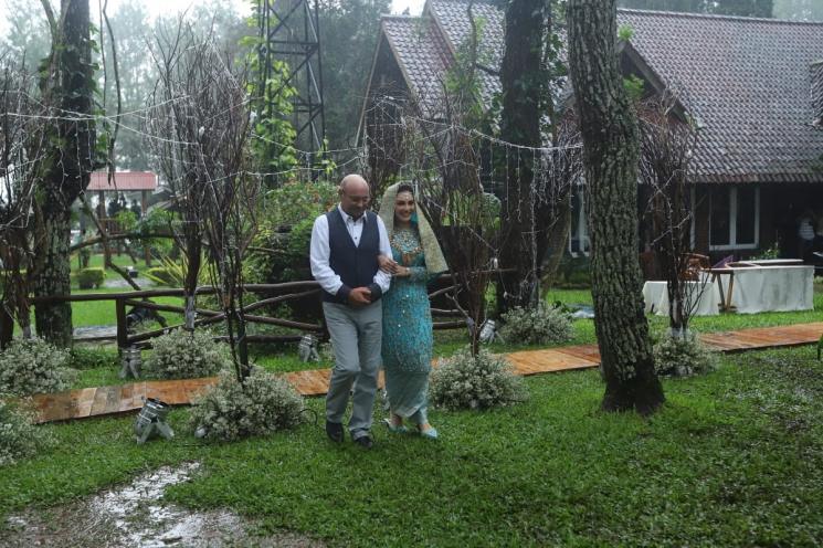 Irish Bella dan ayahnya (Muhaimin/Suara.com)