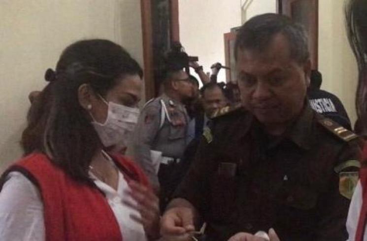 Vanessa Angel saat menjalani sidang lanjutan di PN Surabaya. [Beritajatim.com]