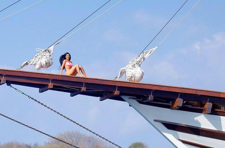 Kim Kardashian saat liburan di Bali. [Instagram @kimkardashian]