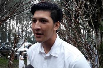 5 Gaya Liburan Aditya Zoni, Adik Ammar Zoni yang Cakep Abis