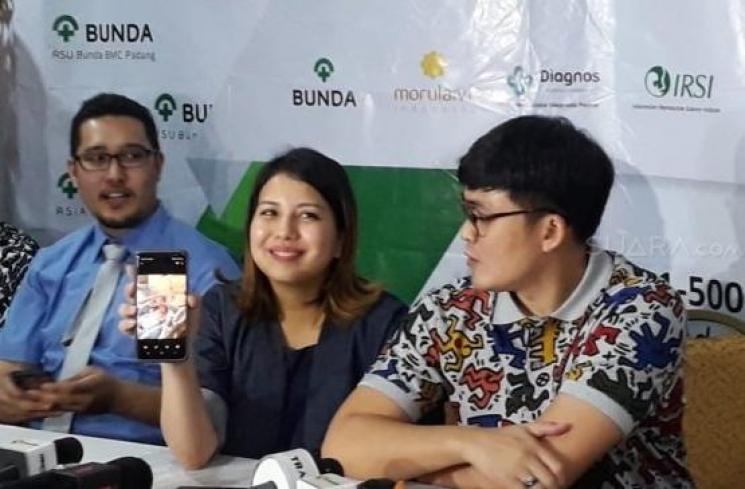 Tya Ariestya dan Irfan Ratinggang usai kelahiran anak kedua (Suara.com/Suci Febriastuti)