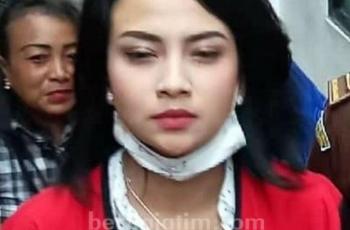 Teringat Almarhum Ibu, Vanessa Angel Nangis Sesegukan