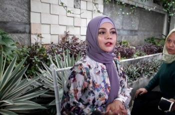 Buka-bukaan Masalah Perceraian, Jenita Janet Mewek