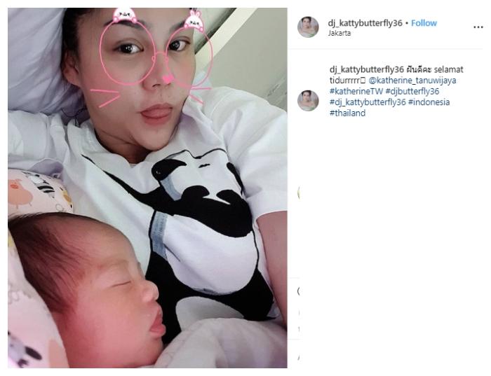 DJ Katty Butterfly dan Putrinya. (Instagram/@dj_kattybuterfly36)