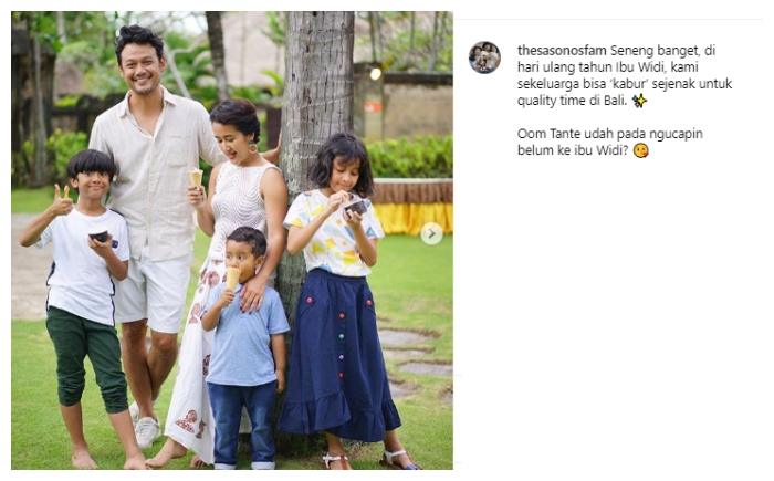 Keluarga Dwi Sasono dan Widi Mulia. (Instagram/@thesasonofamily)
