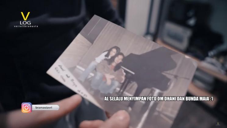 Al Ghazali masih pajang foto Ahmad Dhani dan Maia Estianty. (Youtube/@VerrelBramasta)