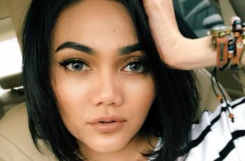 Ucapkan Selamat Puasa, Rina Nose Posting Foto Berhijab