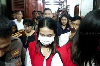 Sedih, Vanessa Angel Batal Dijenguk Ayah di Tahanan