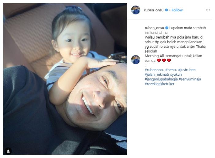 Ruben Onsu tetap antar Thalia ke Sekolah walau jam kerja berubah. (Instagram/@ruben_onsu)
